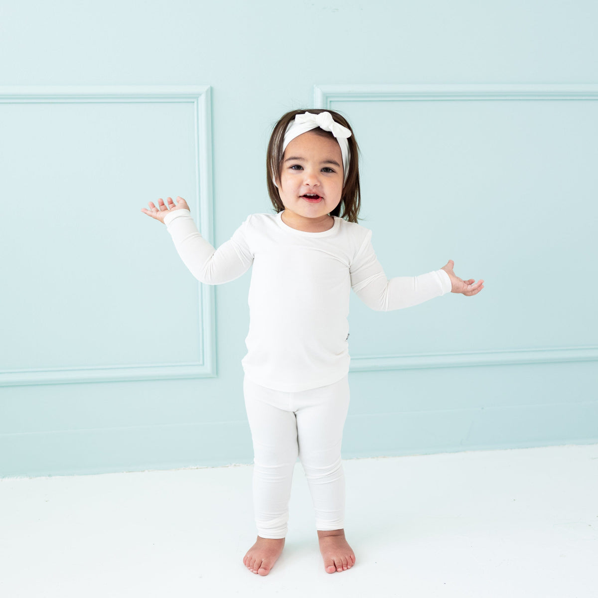 Toddler wearing Kyte Baby Long Sleeve Pajamas in Cloud