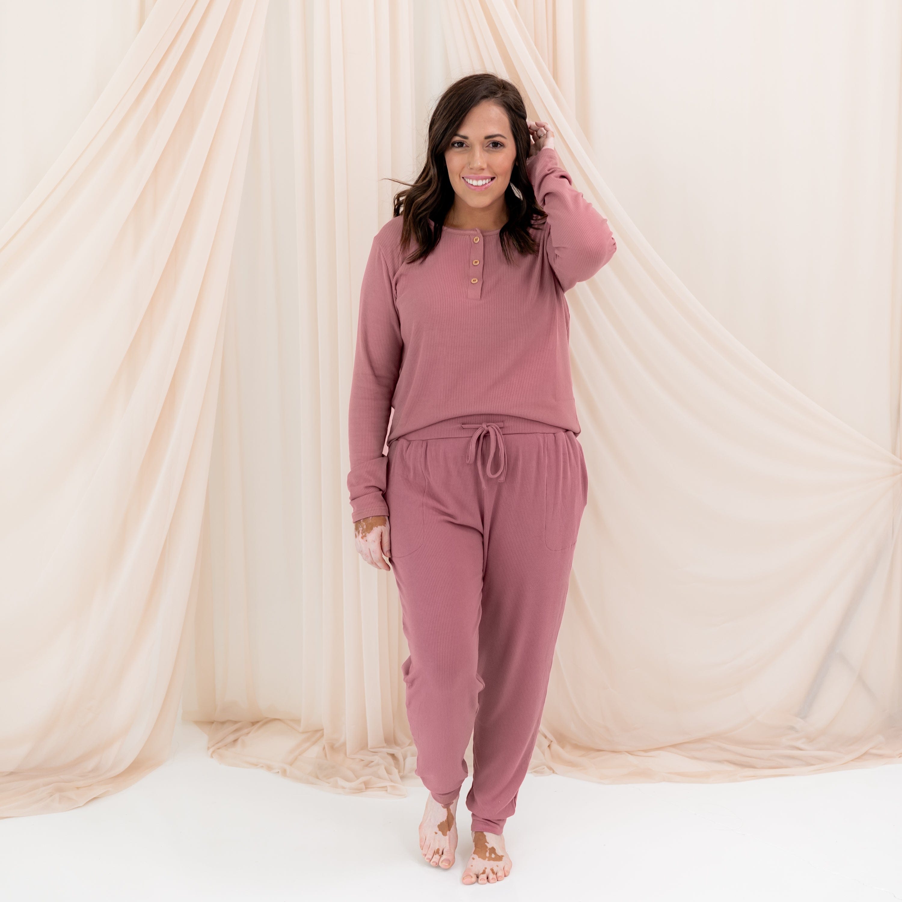 Woman wearing Kyte Baby Women's Ribbed Jogger Pant in Dusty Rose