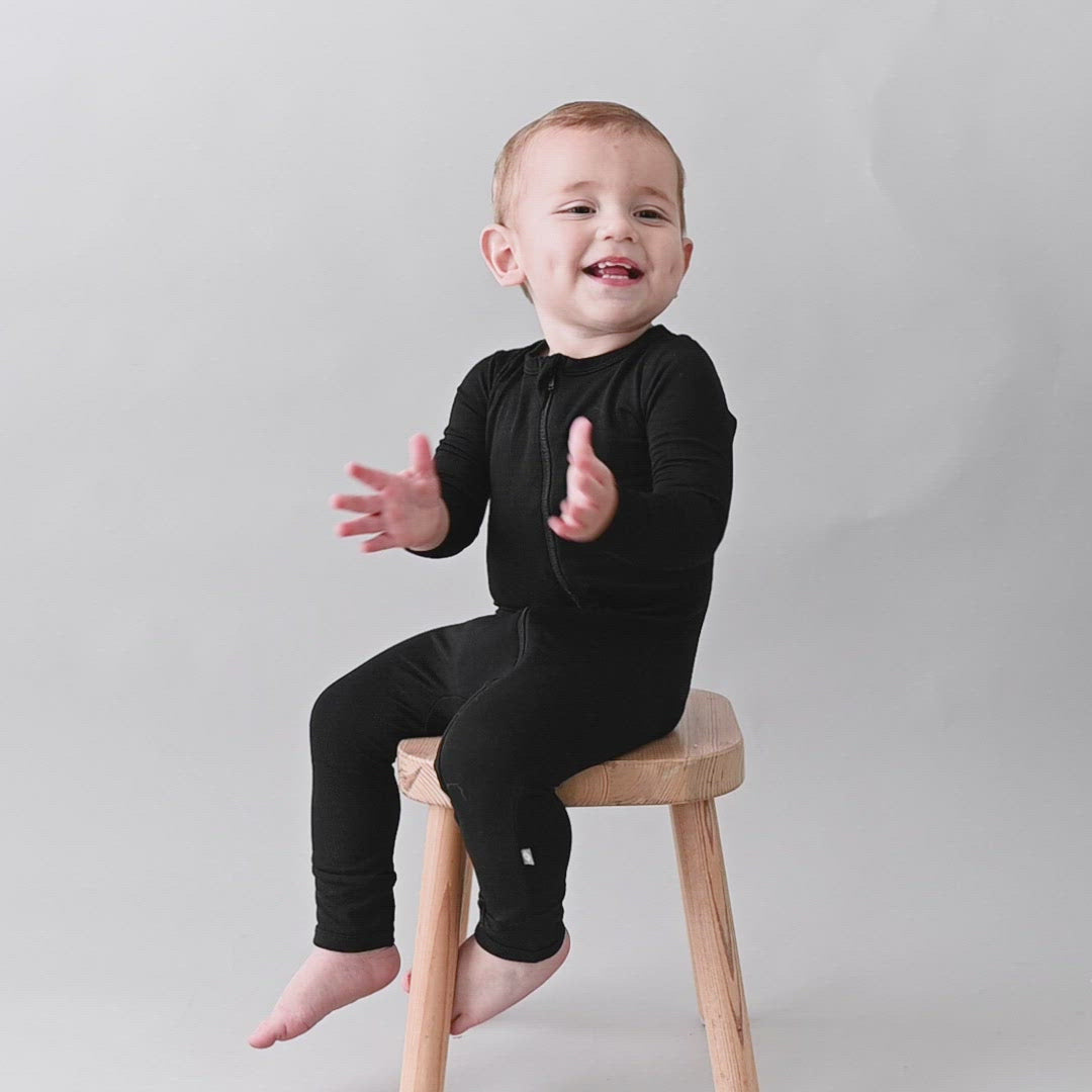 Video of toddler wearing Kyte Baby Zippered Romper in Midnight