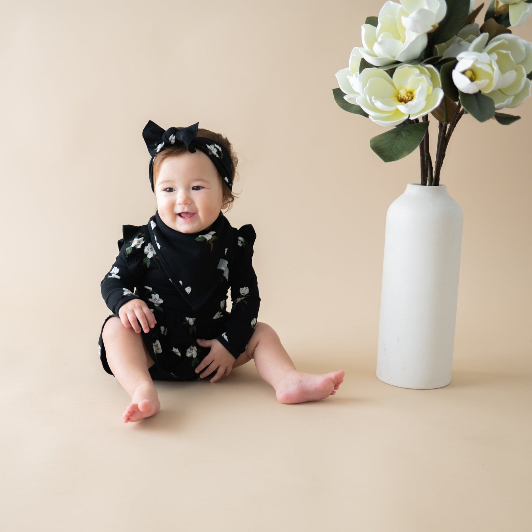 Kyte BABY Baby Bows Bows in Small Magnolia on Midnight