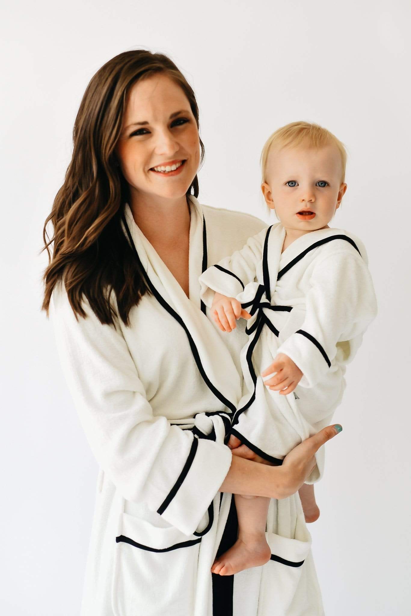 Kyte BABY Home and Bath Adult Bath Robe in Cloud with Midnight Trim