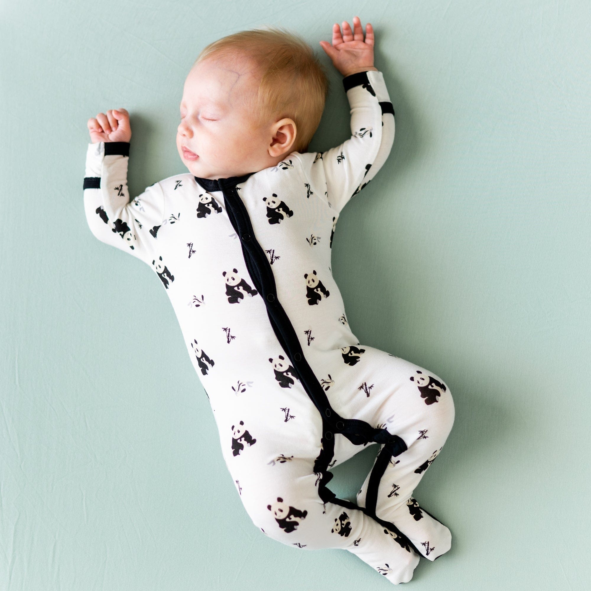 Kyte BABY Snap Footie Printed Footie in Black and White Zen