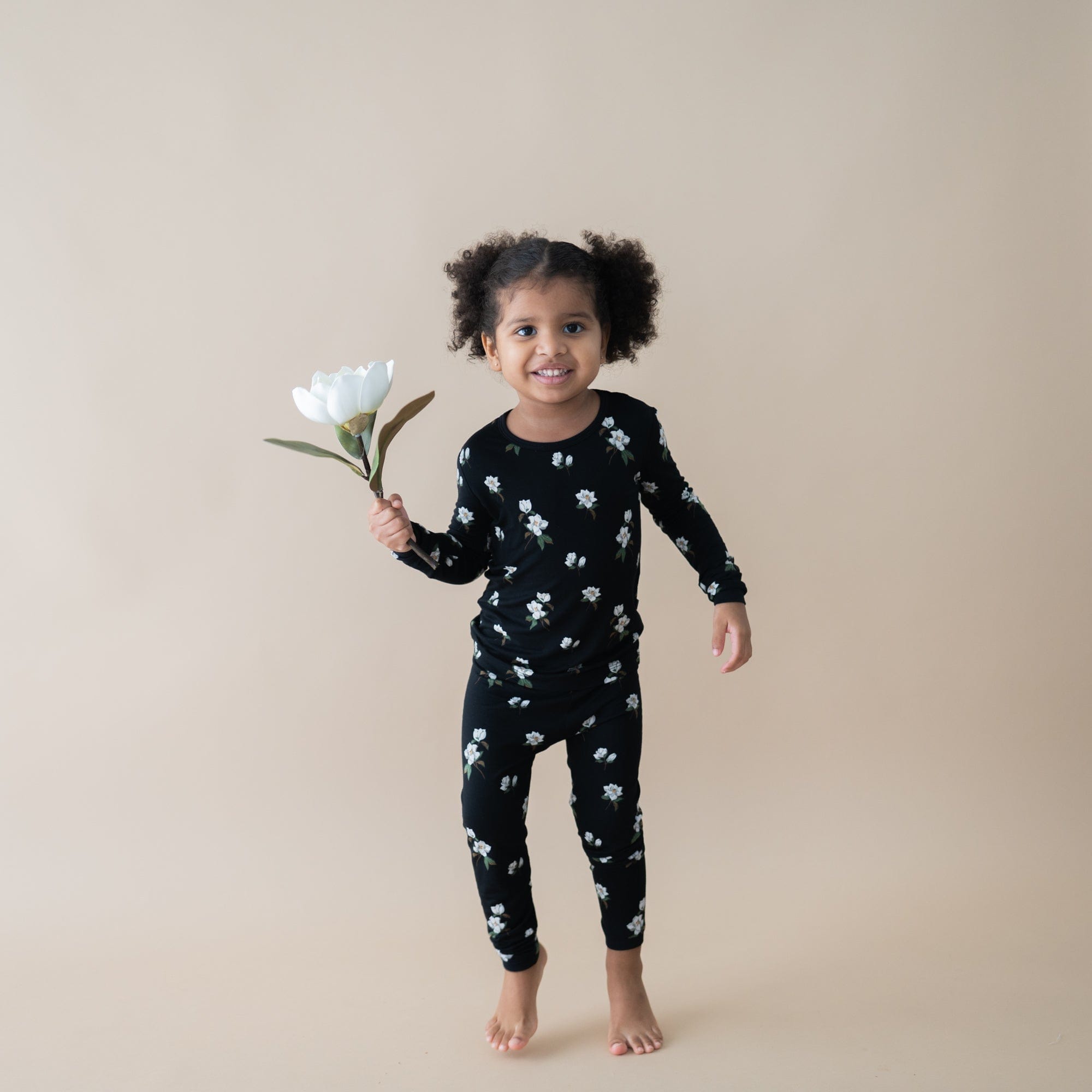 Kyte BABY Toddler Long Sleeve Pajamas Toddler Pajama Set in Small Magnolia on Midnight