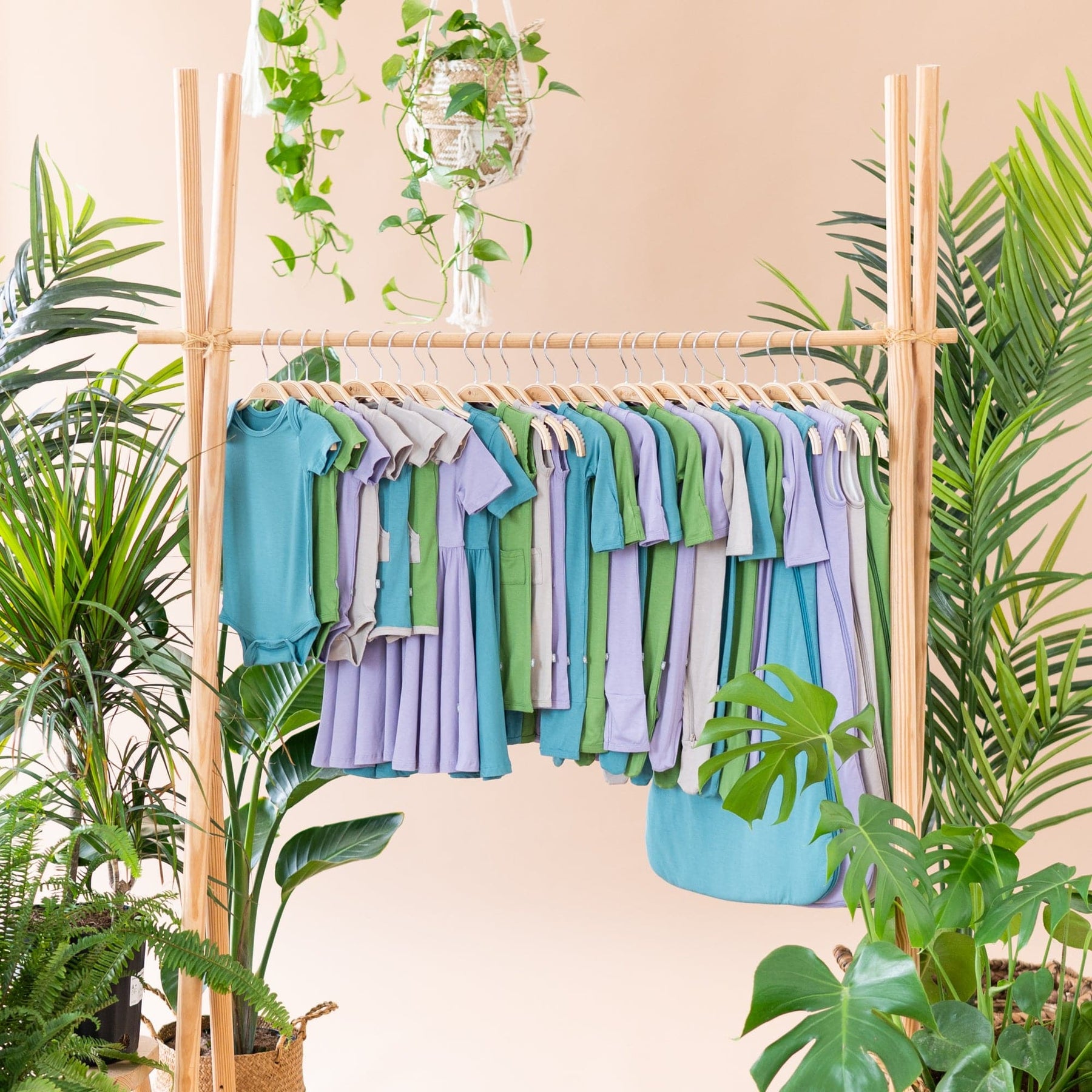 Kyte BABY Women's V-Neck Women’s Relaxed Fit V-Neck in Palm