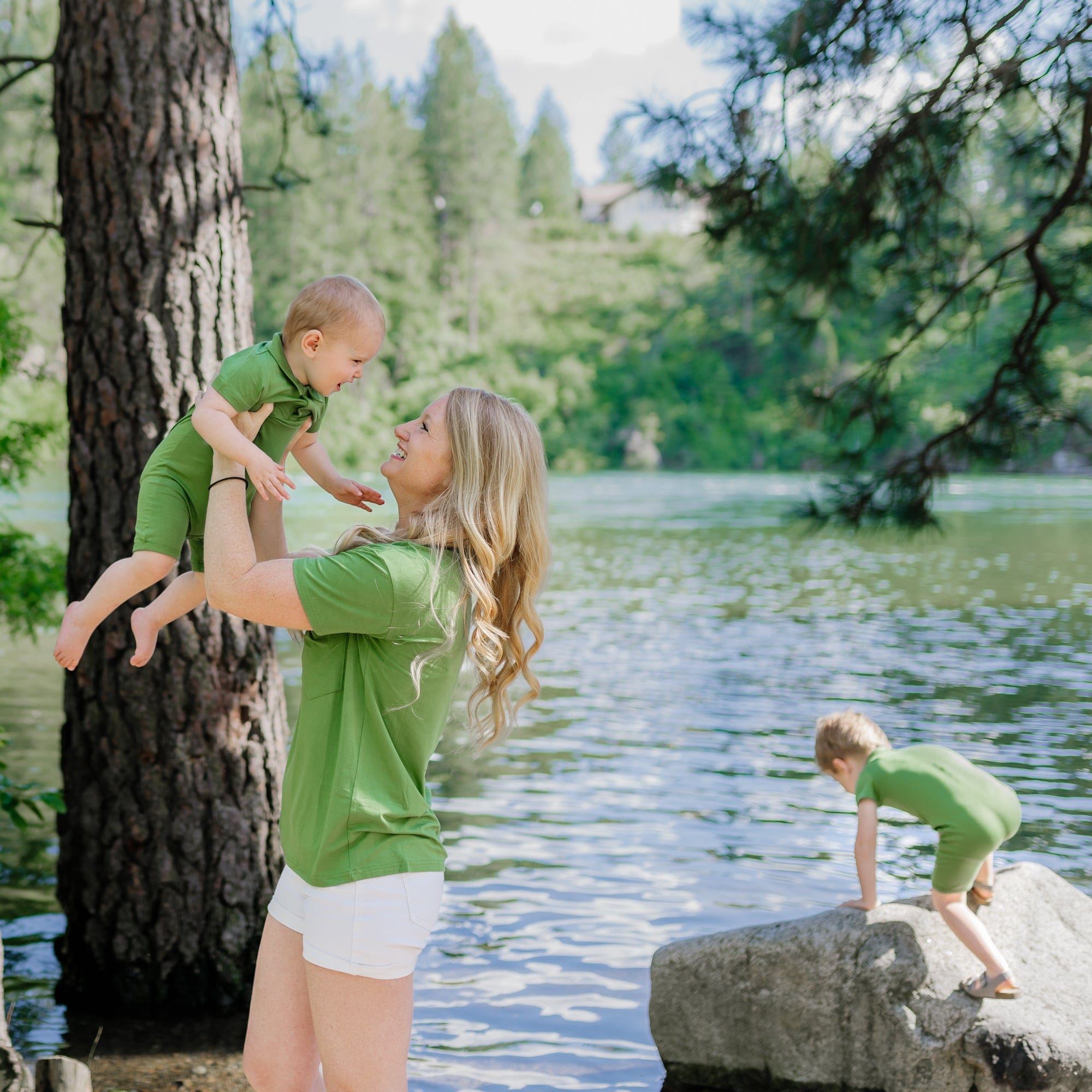 Kyte BABY Women's V-Neck Women’s Relaxed Fit V-Neck in Palm