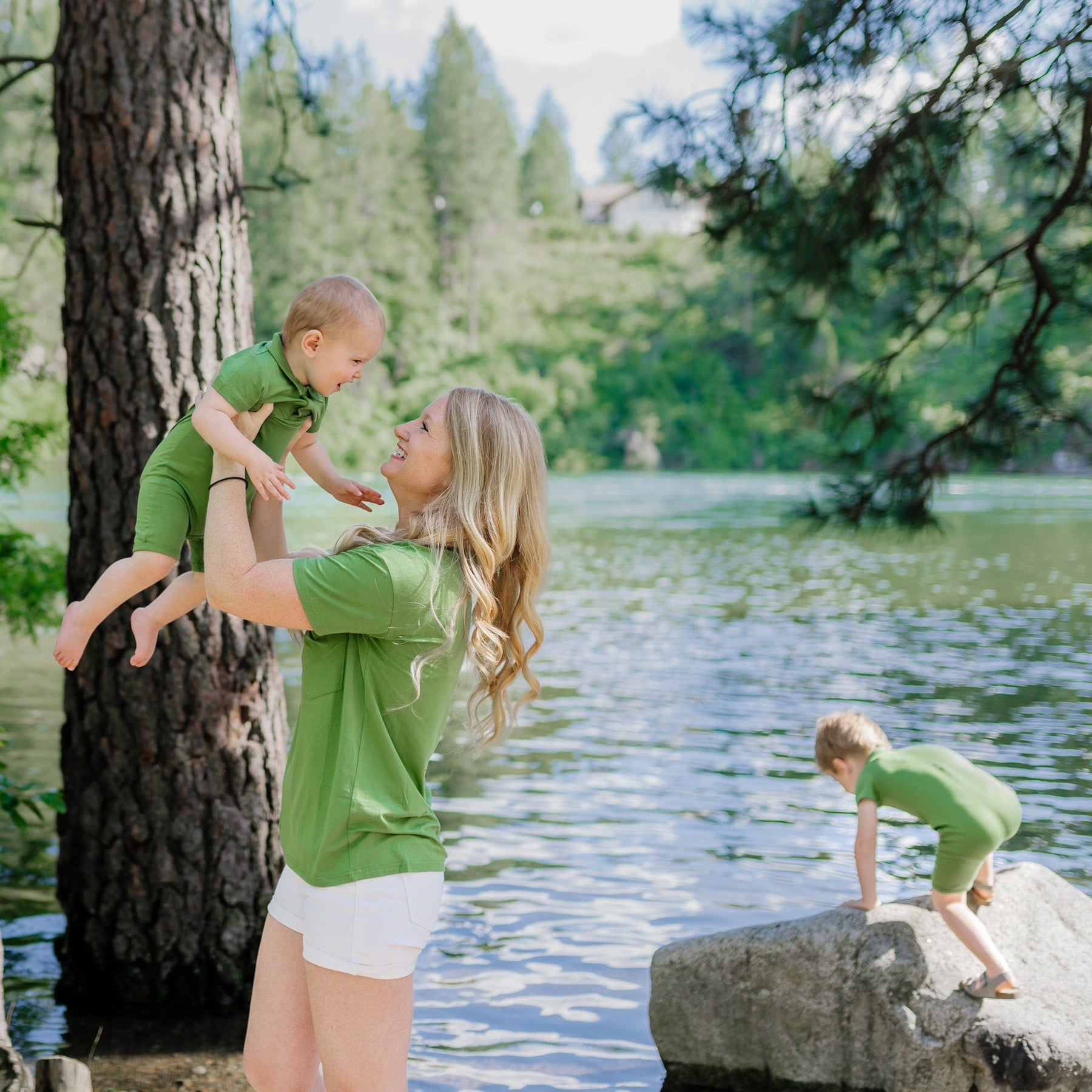 Kyte BABY Women's V-Neck Women’s Relaxed Fit V-Neck in Palm