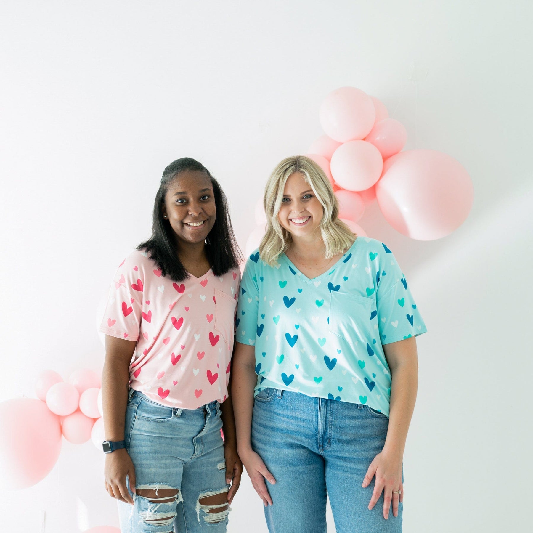 Kyte BABY Women's V-Neck Women’s Relaxed Fit V-Neck in Robin Hearts