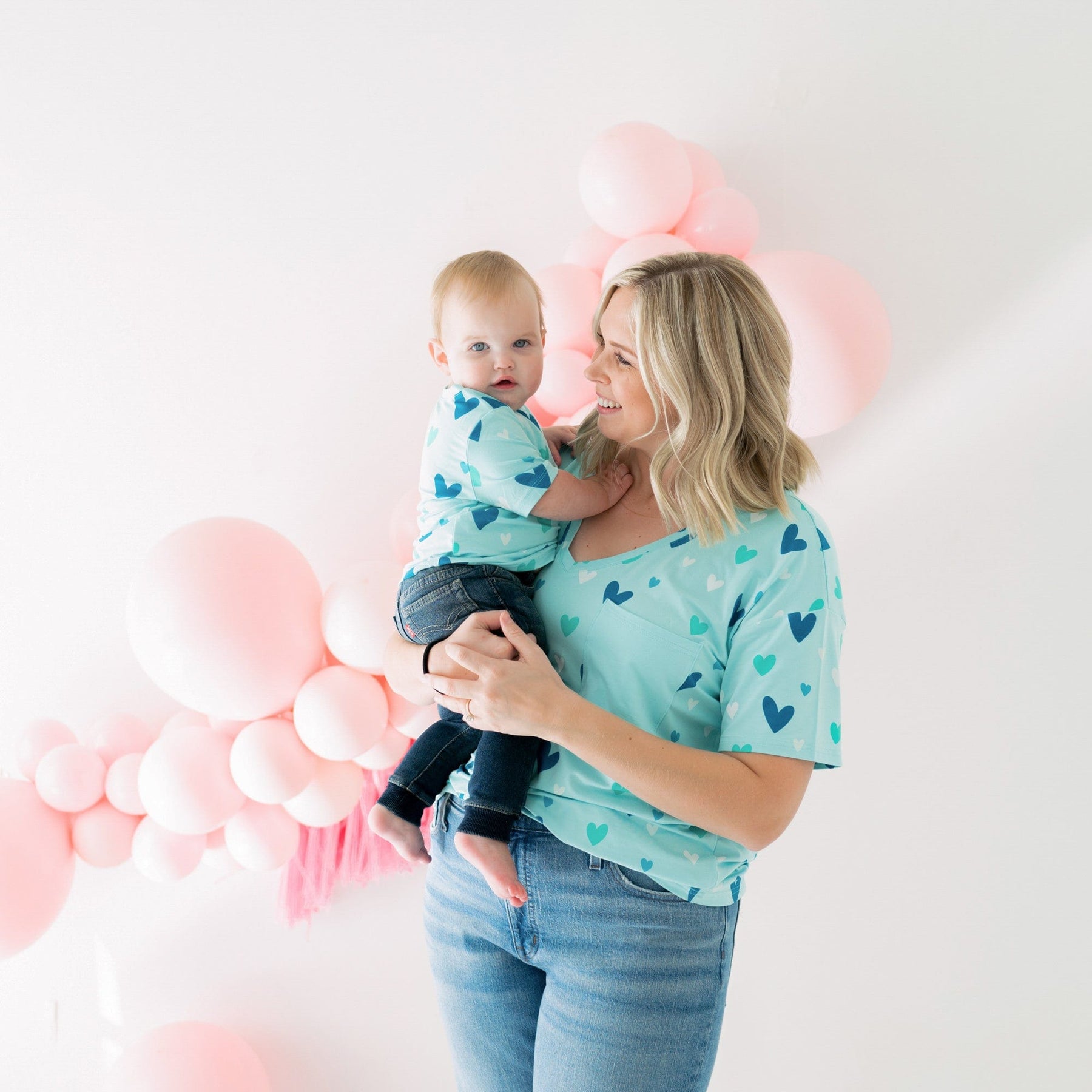 Kyte BABY Women's V-Neck Women’s Relaxed Fit V-Neck in Robin Hearts